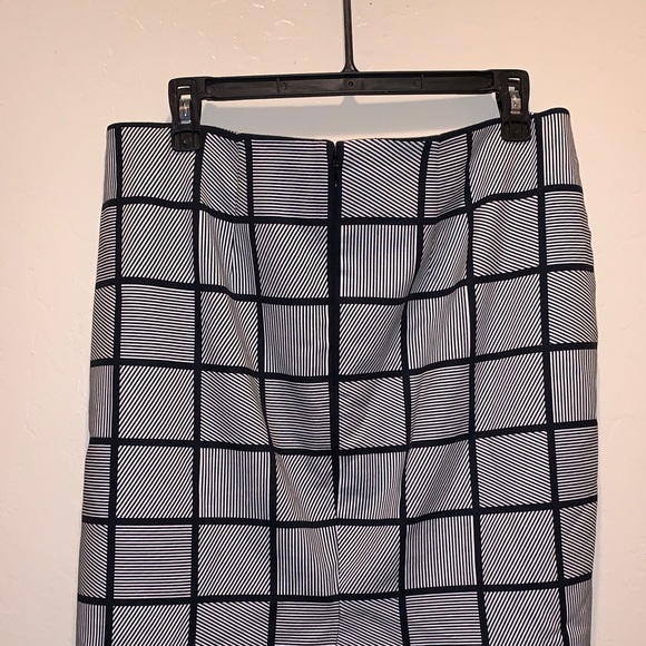 Ann Taylor Monochrome Checkered Pencil Skirt - Picture 5 of 10